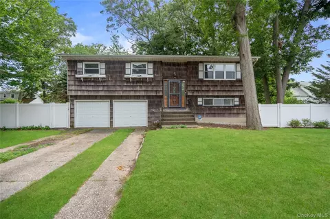 8 Rodney Ave, Islip Terrace, NY 11752