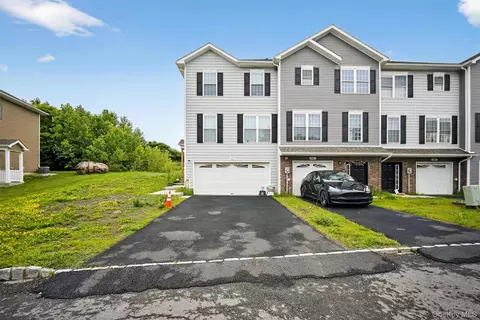501 Iron Forge Ln, New Windsor, NY 12553