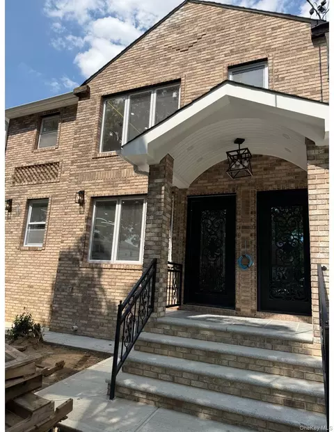 14320 182nd Pl, New York, NY 11413