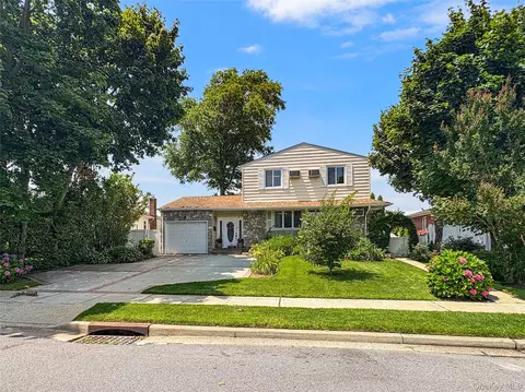 94 Massapequa Ave, Massapequa, NY 11758