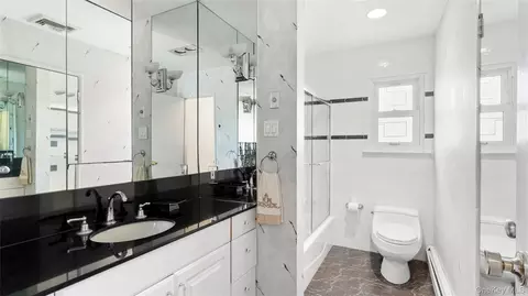 Bath - 20 Acorn Ln, Plainview, NY 11803 photo 2 of 2