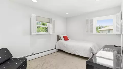 Bedroom - 20 Acorn Ln, Plainview, NY 11803 photo 3 of 3
