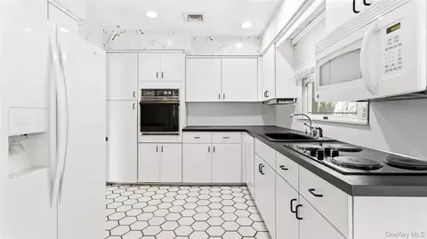 Kitchen - 20 Acorn Ln, Plainview, NY 11803 photo 1 of 1