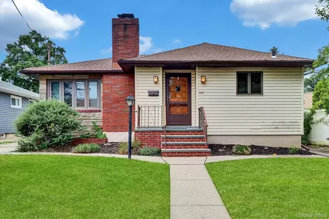505 Leonard Blvd, North Hempstead, NY 11040