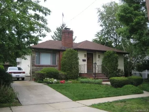 505 Leonard Blvd, North Hempstead, NY 11040