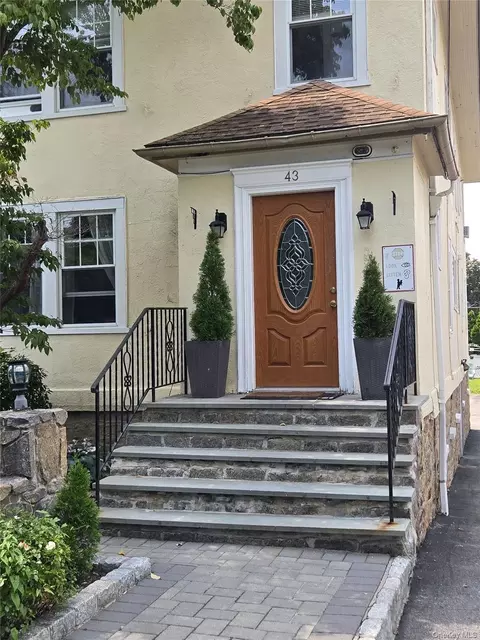43 Davis Ave, White Plains, NY 10605
