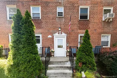 15 Leewood Cir #1R, Eastchester, NY 10709