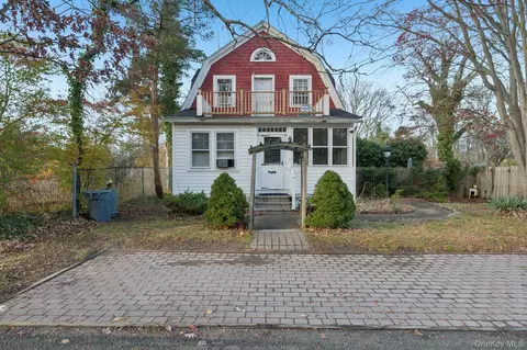 83 Elm Rd E, Mastic Beach, NY 11951