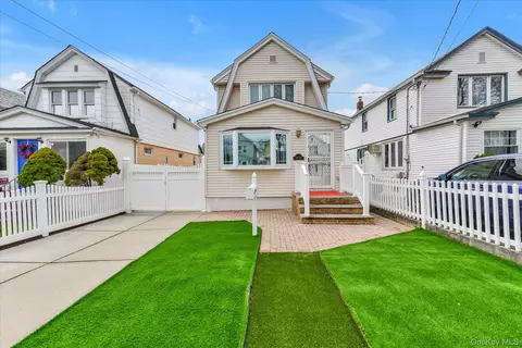 89-78 219th St, New York, NY 11427