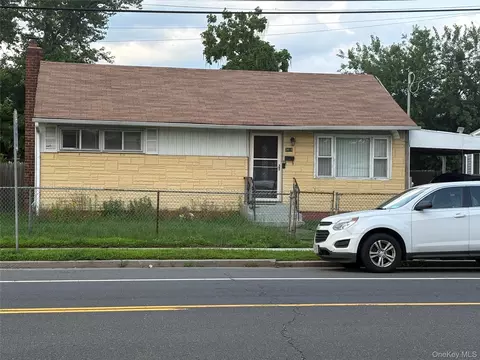 3418 Great Neck Rd, Amityville, NY 11701