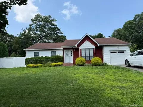 57 Marc Dr, Ridge, NY 11961