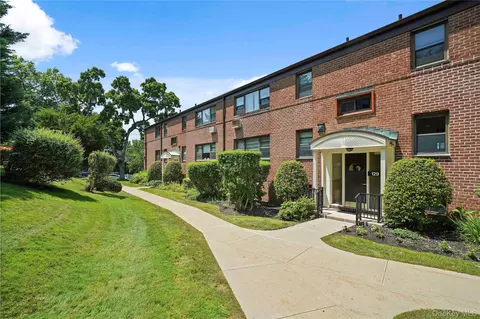 129 Beacon Hill Dr #F15, Greenburgh, NY 10522