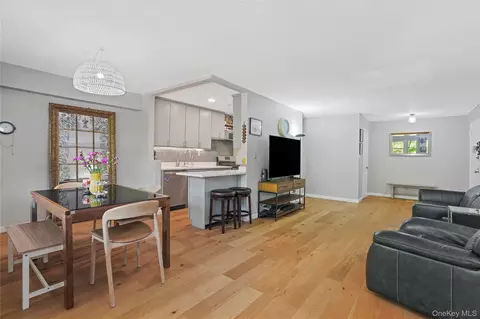 151-25 88th St #1C, New York, NY 11414