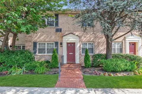 415 Merrick Rd #1L, Rockville Centre, NY 11570