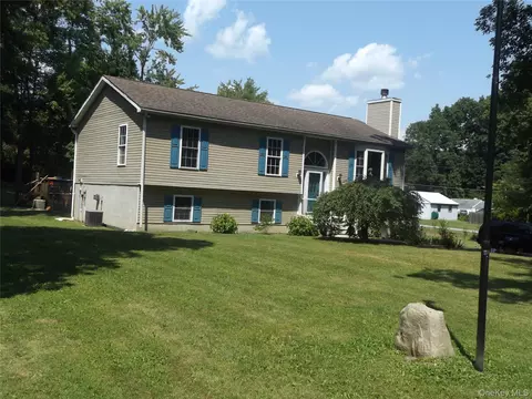 185 Ring Rd, Salt Point, NY 12578