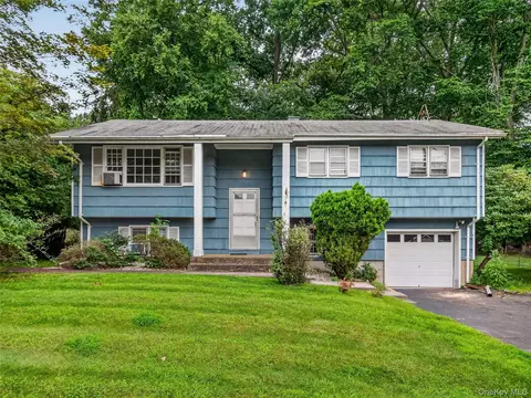 794 Brookridge Dr, Clarkstown, NY 10989