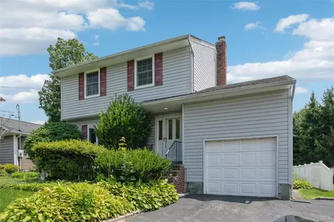 35 Sherman St, Huntington, NY 11743