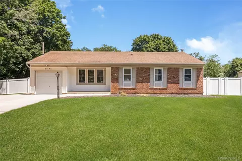 93 Raynor Rd, Ridge, NY 11961