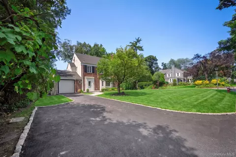 6 Brookbridge Rd, North Hempstead, NY 11021