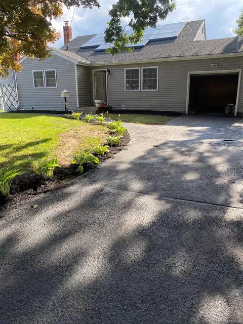 128 W 17th St, Deer Park, NY 11729