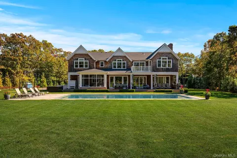 41 Arbutus Rd, Southampton, NY 11968