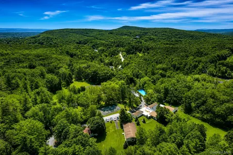 9 Solway Rd, Saugerties, NY 12477