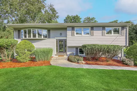 9 Blossom Rd, Ramapo, NY 10901