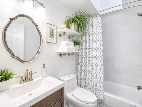 Bath - 182 Benefield Blvd, Peekskill, NY 10566 photo 2 of 4