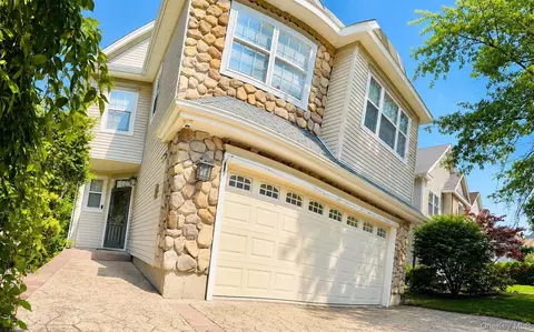 Exterior - 182 Benefield Blvd, Peekskill, NY 10566 photo 6 of 6