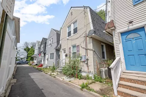 253 Court Pl, Cedarhurst, NY 11516