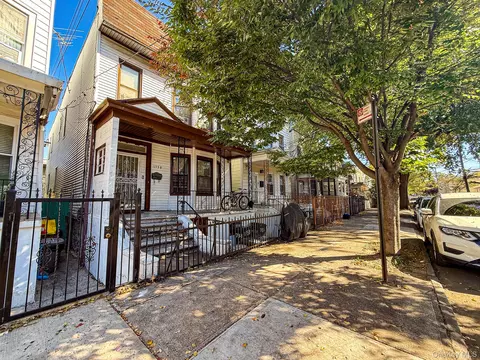 1738 Melville St, New York, NY 10460