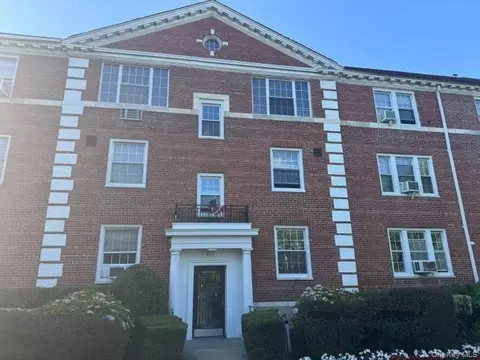 127 Second St #1F, Garden City, NY 11530