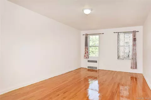 139-09 84 Dr #307, Briarwood, NY 11435