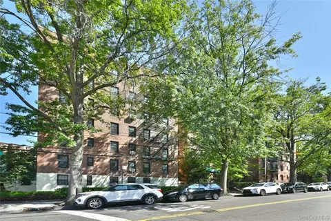 139-09 84 Dr #307, Briarwood, NY 11435