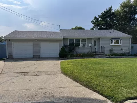 78 Hilltop Dr, Brentwood, NY 11717