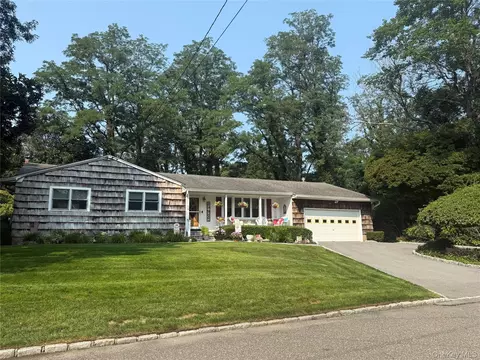 46 Marbeth Cir, Miller Place, NY 11764