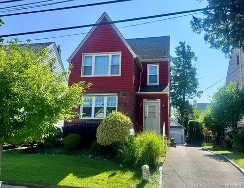 79 Amherst Rd, Valley Stream, NY 11581