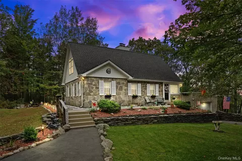 17 Nightingale Trl E, Mamakating, NY 12790