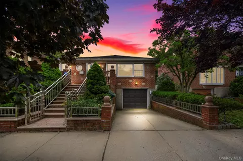 24420 73rd Ave, New York, NY 11362