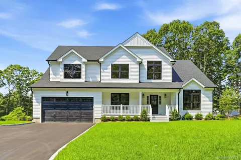 333 Concord Ct, Dix Hills, NY 11746