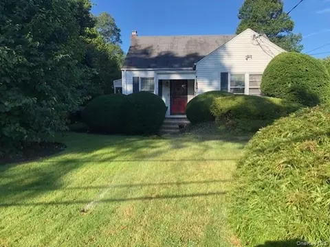 87 11th Ave, Huntington Station, NY 11746
