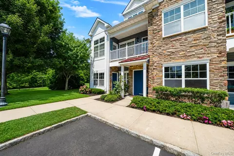 Exterior - 93 Millie Ct, Patchogue, NY 11772 photo 4 of 5
