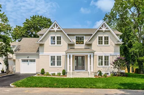 24 Lorraine Ct, Northport, NY 11768