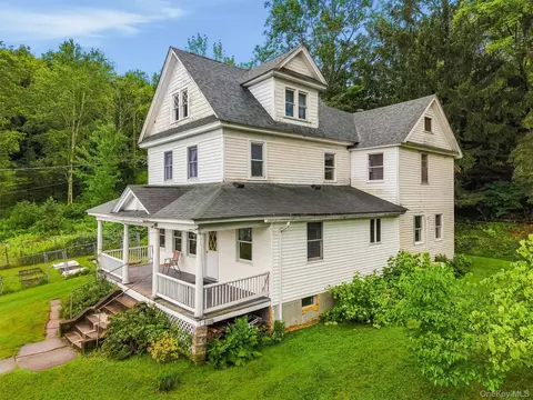 8 Norris Dr, Swan Lake, NY 12783