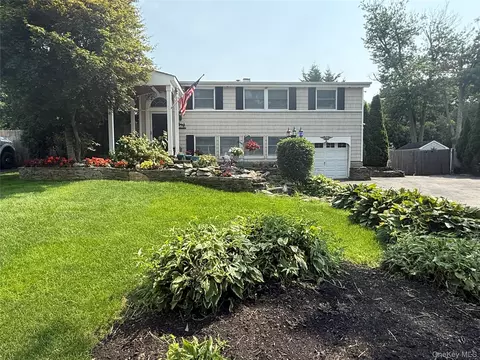 14 Fairway Dr, Port Jefferson Station, NY 11776
