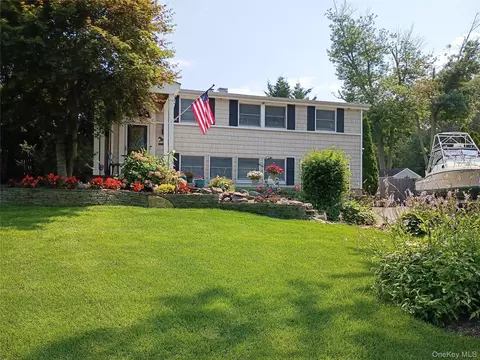 14 Fairway Dr, Port Jefferson Station, NY 11776