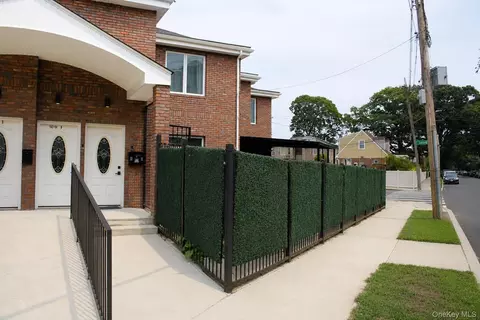 14384 232nd St, Springfield Gardens, NY 11413