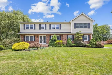 16 Yale Dr, Clarkstown, NY 10956