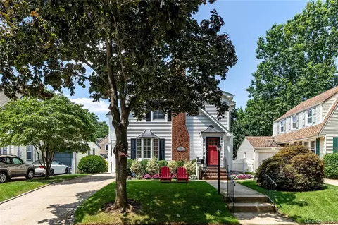 171 Carlton Ter, Stewart Manor, NY 11530