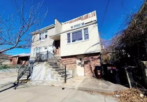 959 E 216th St, New York, NY 10469
